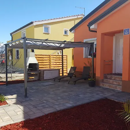 House Floreani Сasa de vacaciones Vir